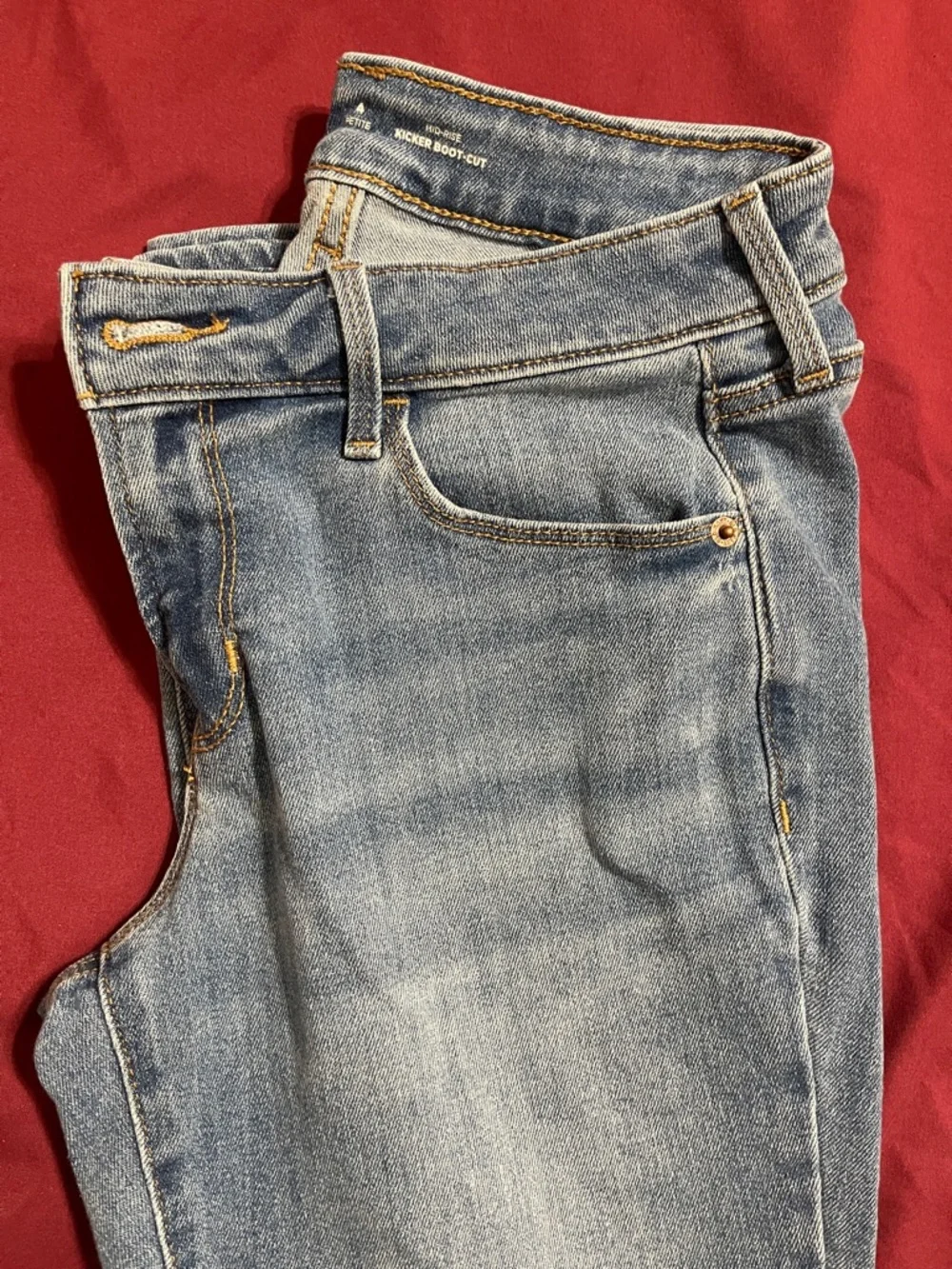 Size 4 Petite Old Navy Boot-Cut Jeans in Faded Blue - Picture 1 of 3